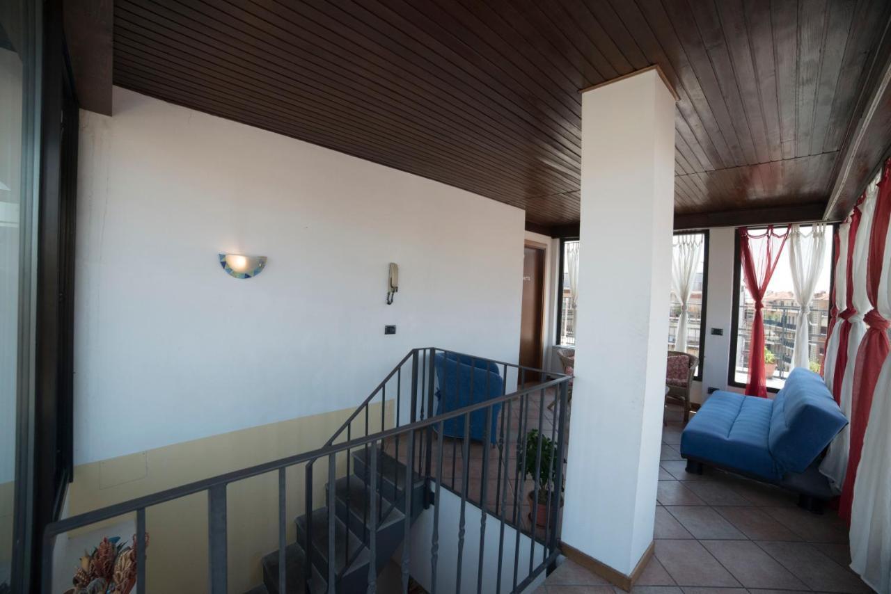 Alex E Angie Hotel Бергамо Екстериор снимка Interior of the house