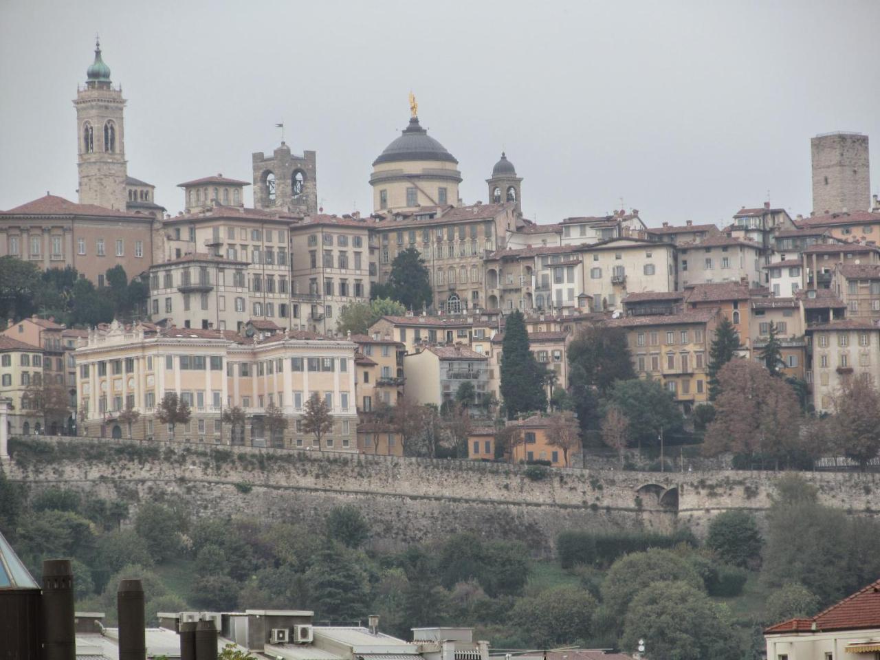 Alex E Angie Hotel Бергамо Екстериор снимка View of the city of Urbino