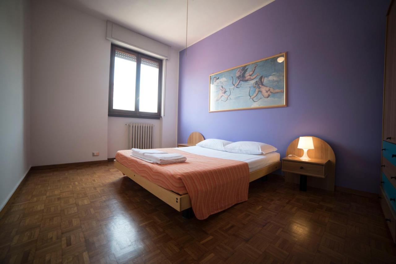 Alex E Angie Hotel Бергамо Екстериор снимка A bedroom at the hostel