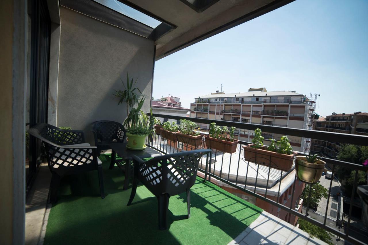 Alex E Angie Hotel Бергамо Екстериор снимка A balcony