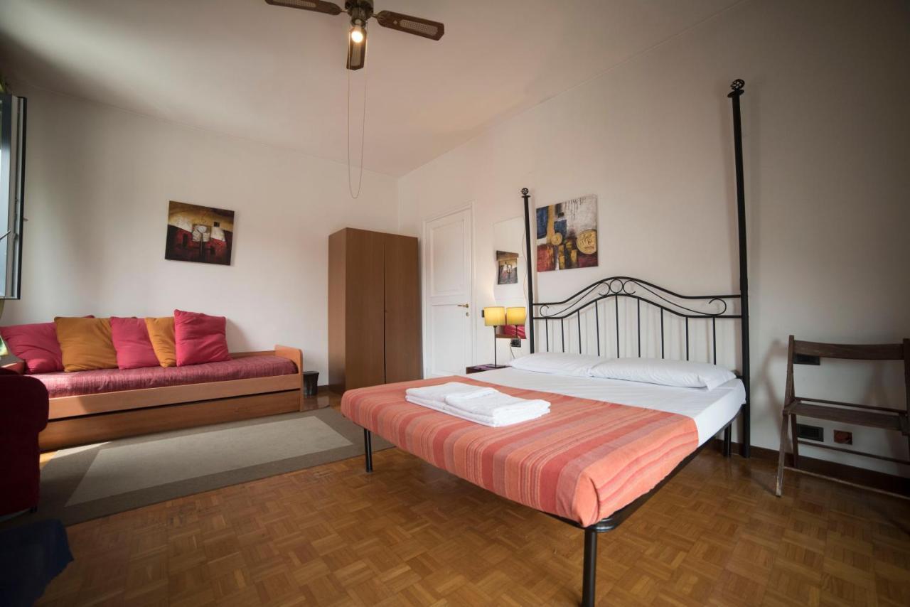 Alex E Angie Hotel Бергамо Екстериор снимка A typical bedroom in a hostel