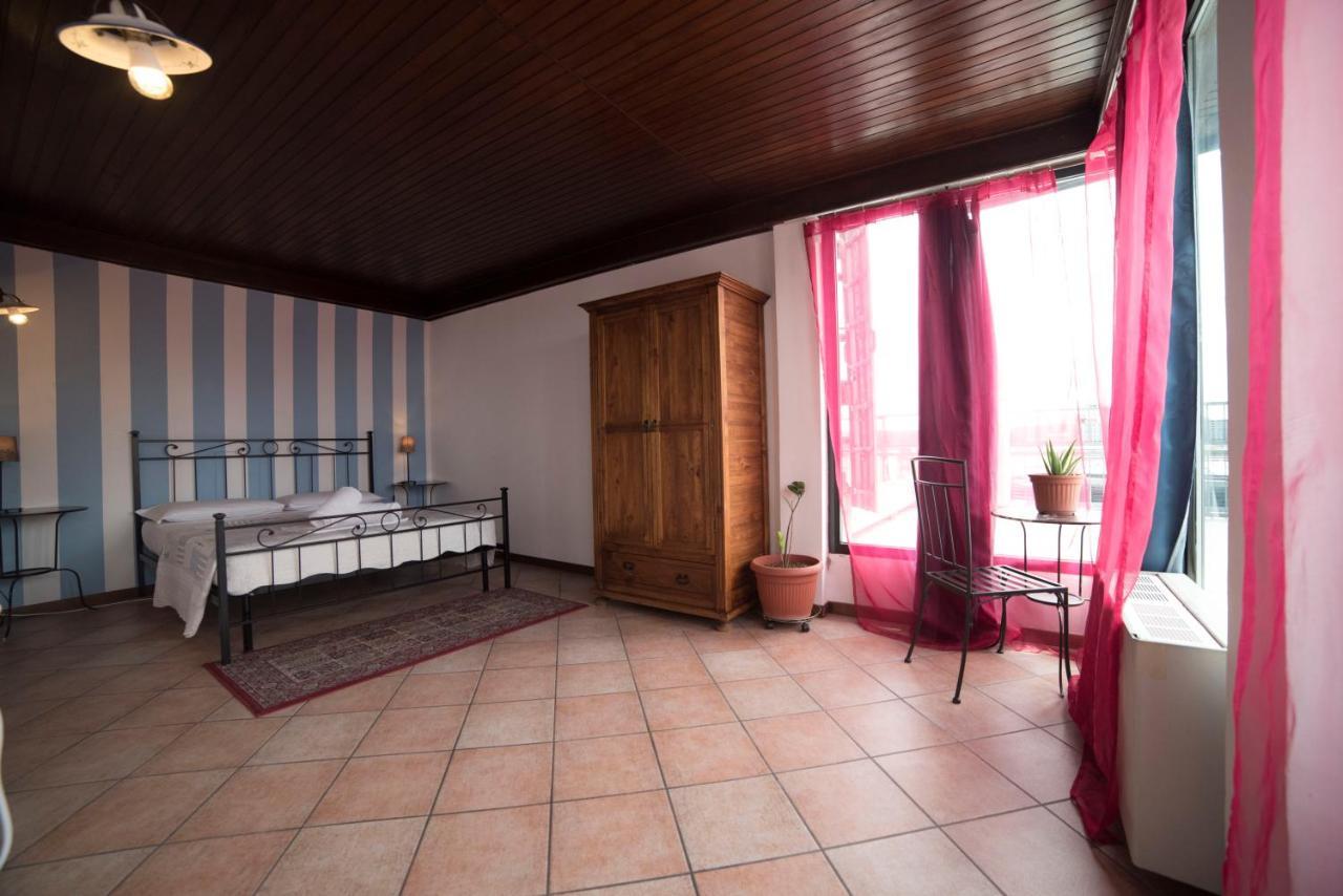 Alex E Angie Hotel Бергамо Екстериор снимка A bedroom